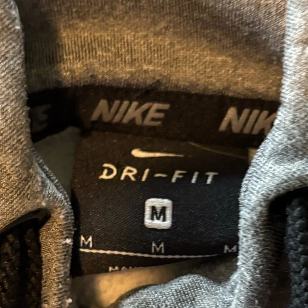 Nike Dri-FIT Mens‎ Hoodie Heather Grey Swoosh Box Logo Pullover Medium RN56323